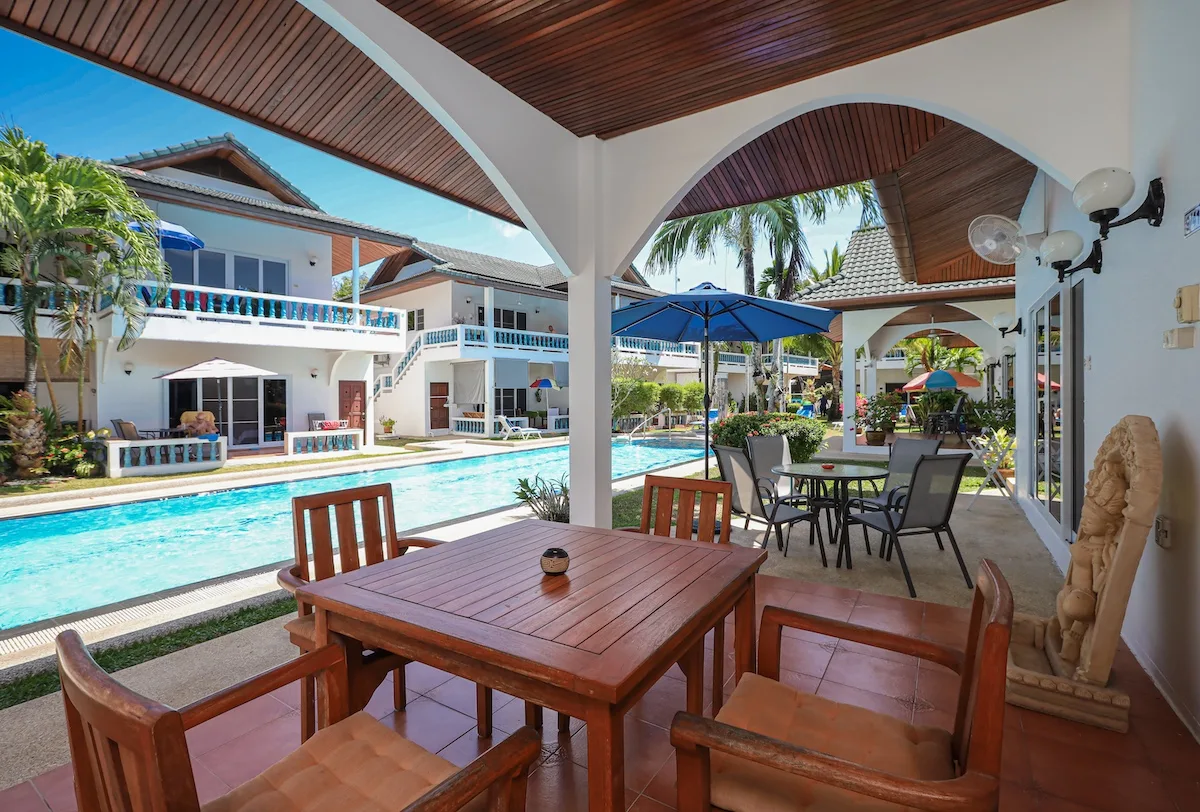One-bedroom terrace near the shared pool in Yanui