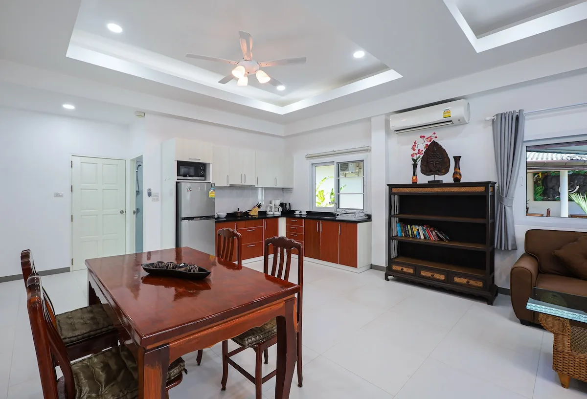 Kitchen and dining space in the one-bedroom apartment