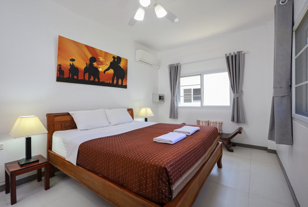 Spacious one-bedroom apartment at Yanui Breeze in Phuket, featuring a comfortable king-size bed and tropical decor.